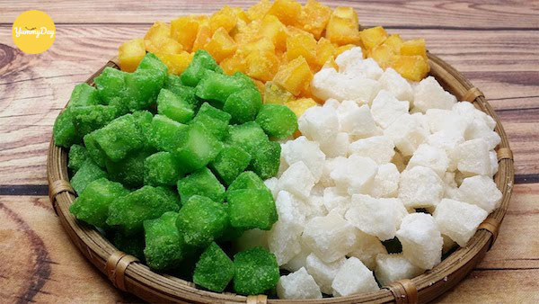 Mứt dừa viên lao đao lòng người thưởng thức