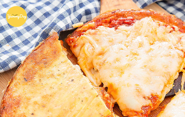 Chiếc bánh pizza với đế bánh đạt chuẩn ngon