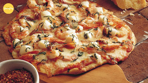 Bắt tay vào làm bánh pizza hải sản thôi