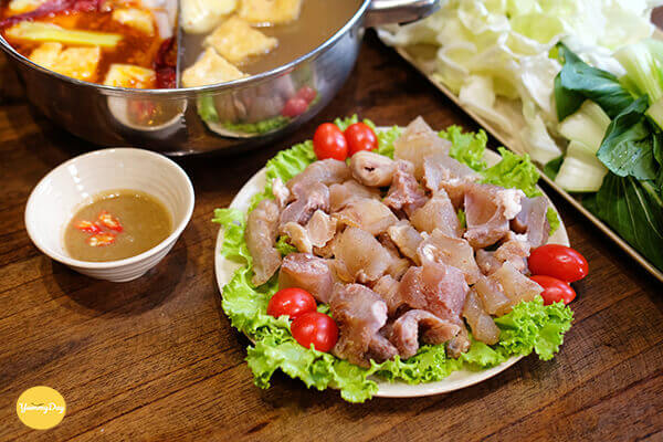 Hoan thành món lẩu gân bò ai ăn cũng mê ly