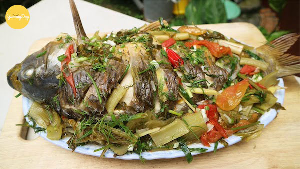 Lẩu cá chép om dưa sẽ ngon khi ăn lúc nóng đó!