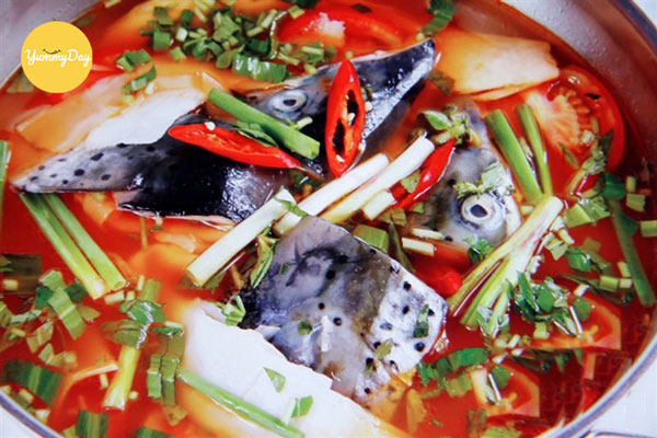 Lẩu cá hồi chua cay quá sá đã