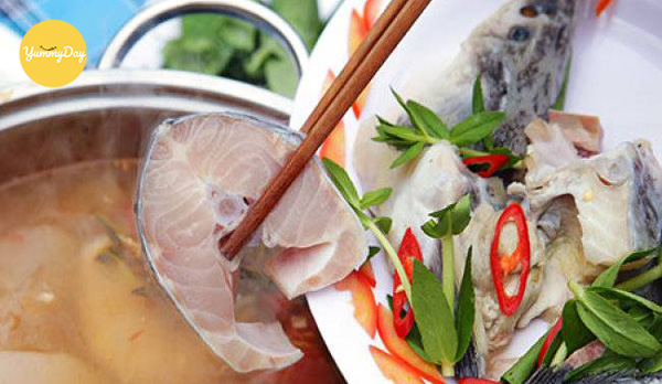 Khi nước sôi thì cho cá tầm vào