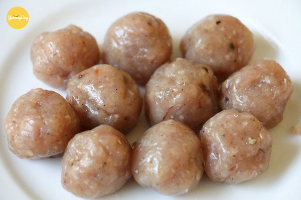 Cá thác lác xay nhuyễn và vo viên