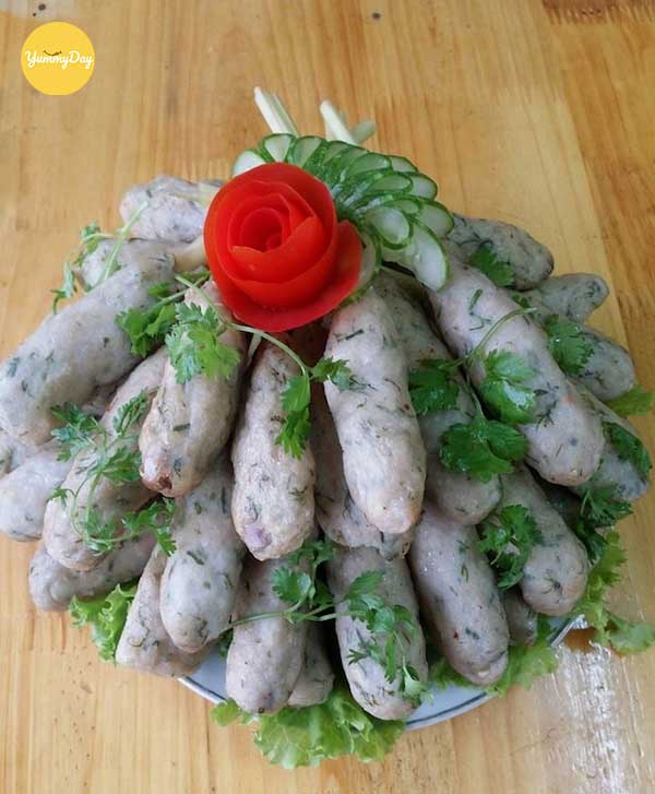 Cá thác lác được băm nhuyễn và vo viên
