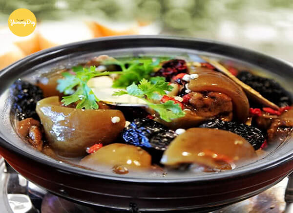 Thành phẩm món lẩu đuôi bò hầm thuốc bắc
