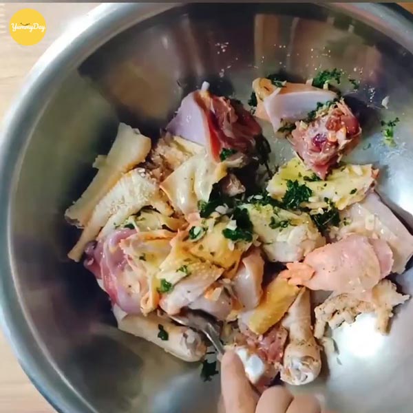 Ướp thịt gà nào!