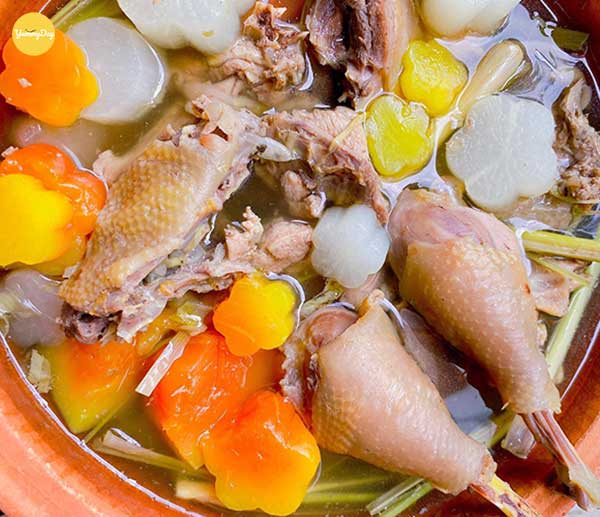 Món lẩu gà hầm sả chuẩn vị miền Tây