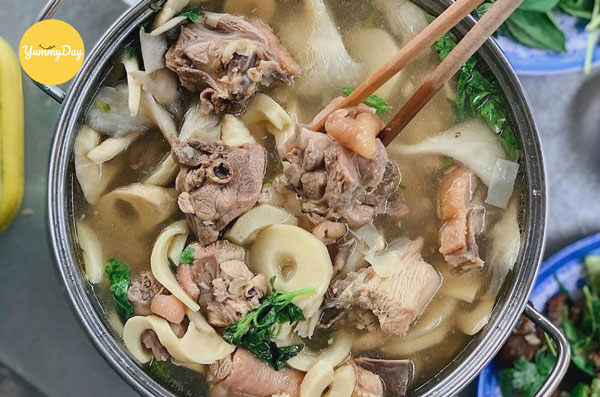 Sẵn sàng để thưởng thức món lẩu gà lá é chưa nào?
