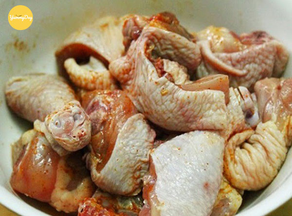 Ướp thịt gà