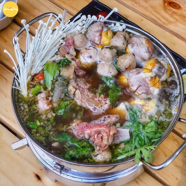 Nồi lẩu trứng vịt lộn thơm ngon tuyệt cú mèo