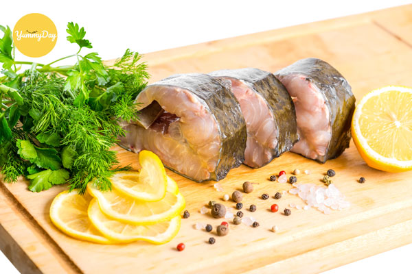Sơ chế cá tầm sạch sẽ