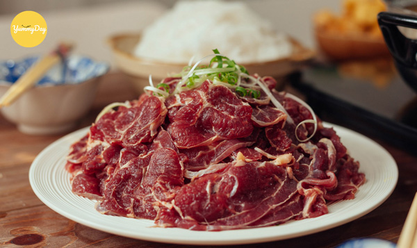 Thịt bò thái thành lát mỏng vừa, không quá nát