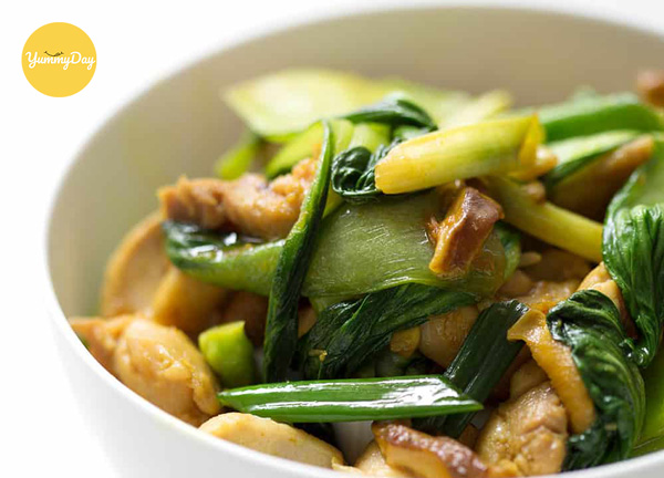 Lòng gà xào rau cải thìa và nấm hấp dẫn