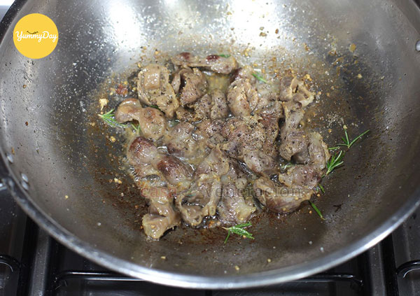 Xào lòng gà thơm lừng