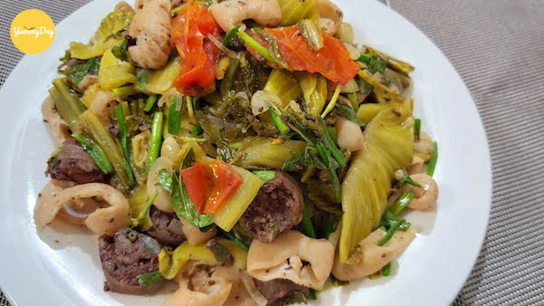 Thành phẩm món lòng heo xào cải chua thơm ngon hấp dẫn