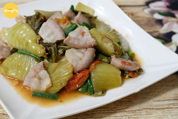 Bắt tay vào làm lòng heo xào cải chua thôi nào!