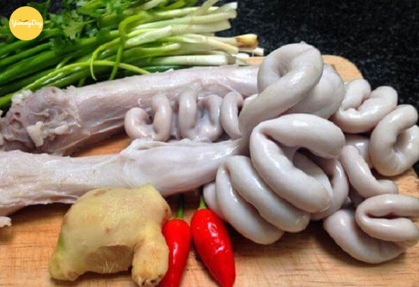Các nguyên liệu cho món lòng heo xào nghệ chuẩn vị