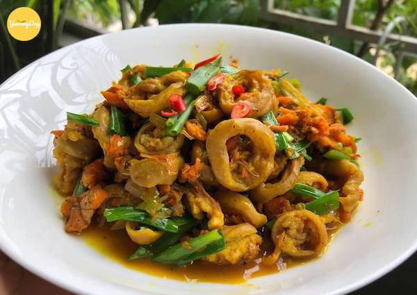 Thành phẩm món lòng heo xào nghệ thơm ngon