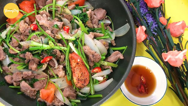 Lưỡi heo xào rau củ đầy đủ chất dinh dưỡng