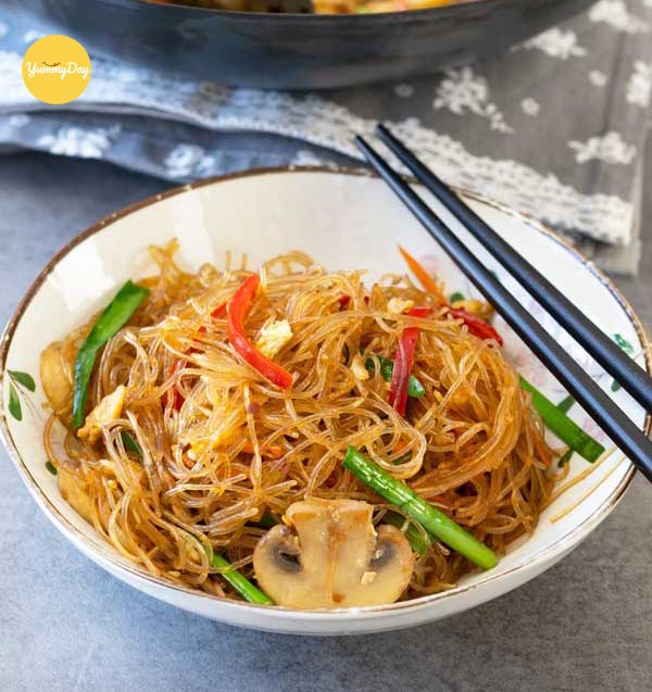 Miến xào giá và nấm chay