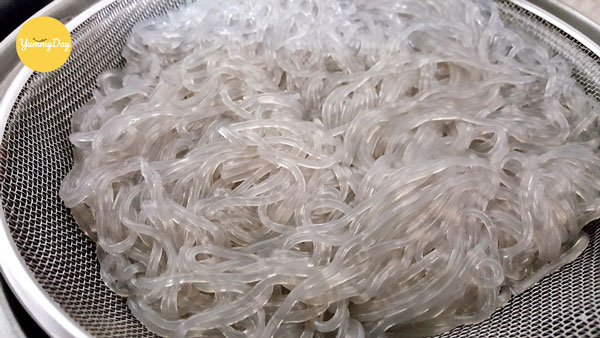 Ngâm miến cho nở ra