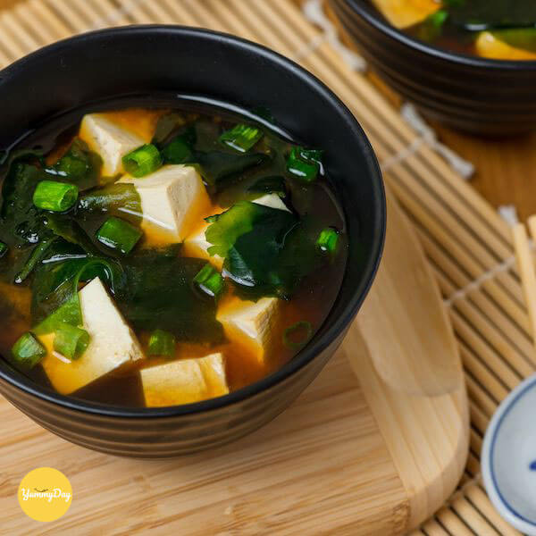 Món canh rong biển nấm kim châm thơm ngon