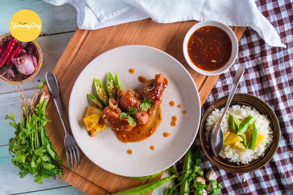 Thưởng thức móng heo nước mắm giòn thơm ngon