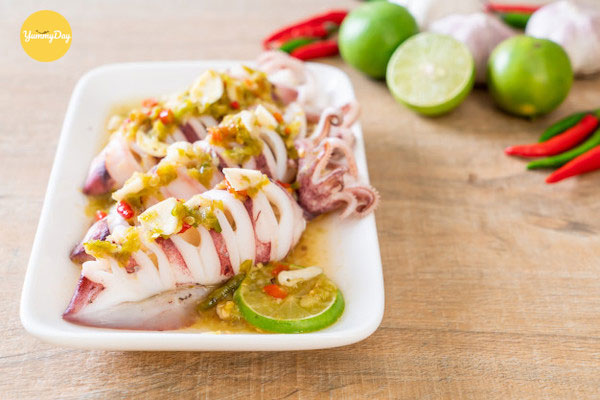 Thành phẩm món mực hấp lá ổi thơm ngon
