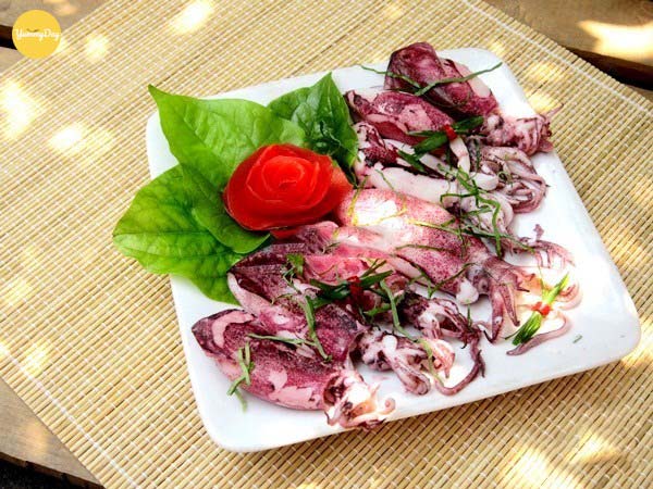 Mực hấp lá lốt với hương vị vô cùng đặc biệt
