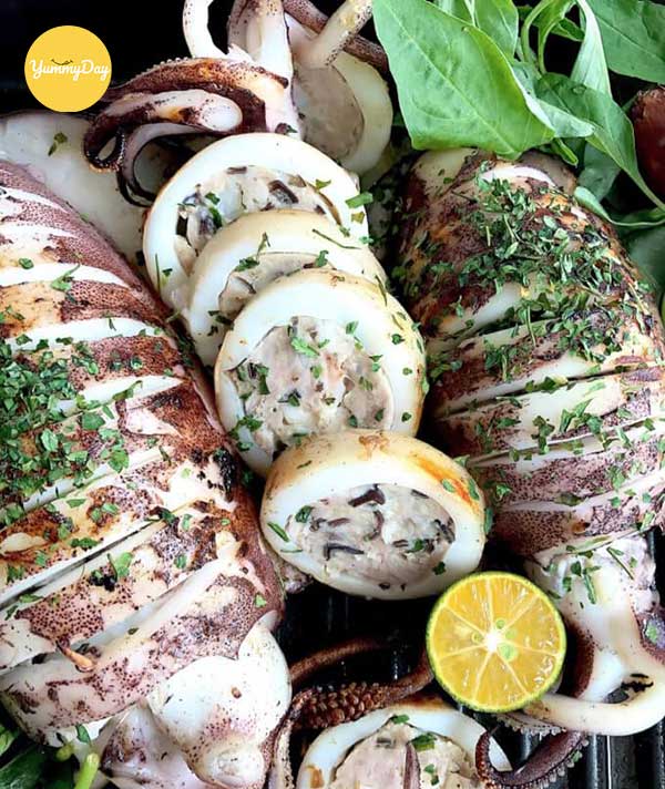 Thưởng thức mực nhồi thịt hấp thơm ngon