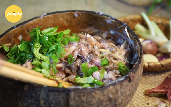 Làm nhân cho món mực nhồi thịt hấp