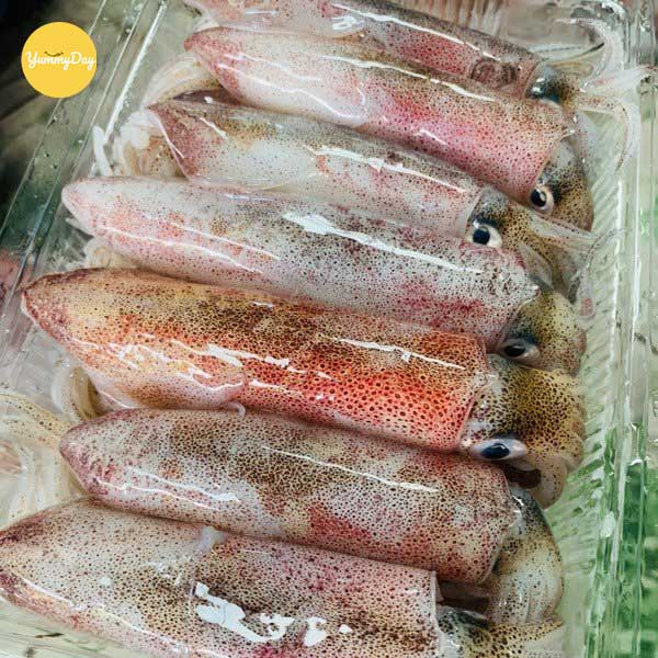 Bạn nên chọn mực ống còn tươi, thịt mực còn trơn bóng
