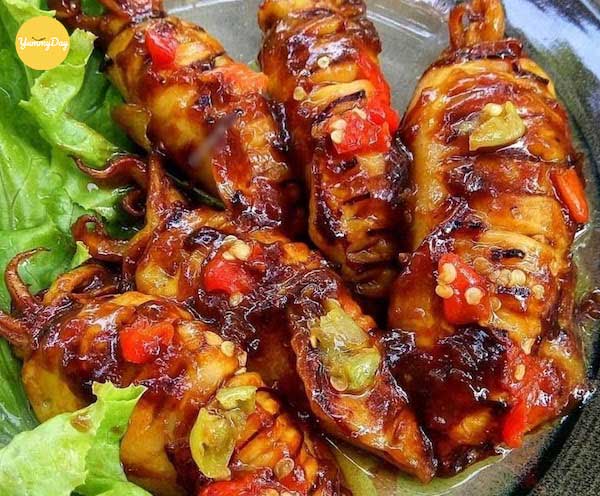 Hoàn thành món mực trứng chiên nước mắm hấp dẫn