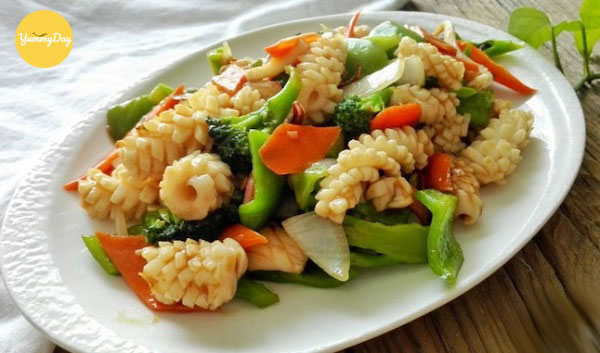Mực xào bông cải ngon hấp dẫn