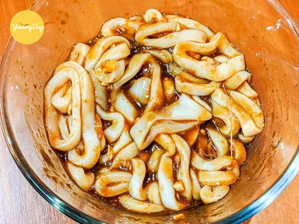 Mực thấm đều gia vị, giòn dai