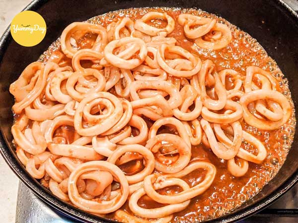 Xào mực đậm đà