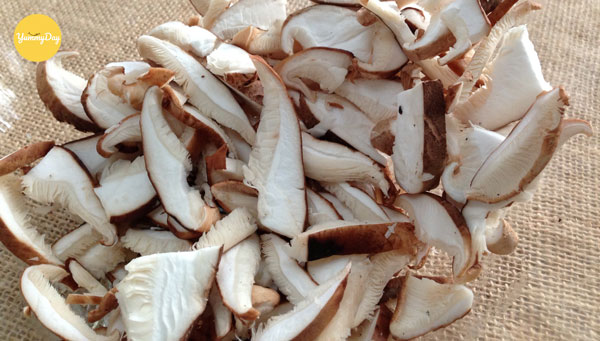 Thái nhỏ nấm hương