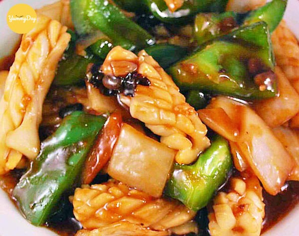Thành phẩm món mực xào ớt chuông đậm đà hương vị