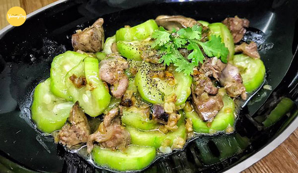 Cách làm Lòng gà xào mướp đơn giản
