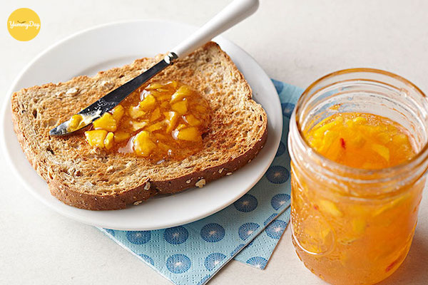 Mứt đào ăn kèm bánh mì rất ngon
