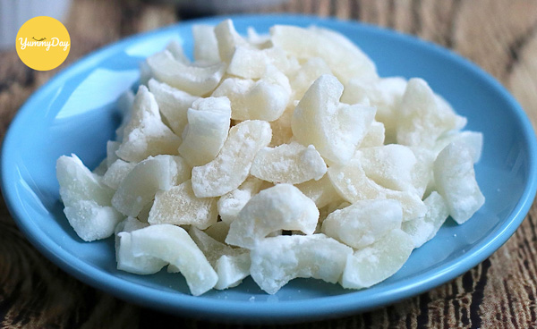 Mứt dừa non dạng miếng béo ngậy