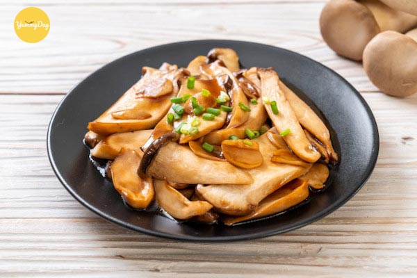 Món nấm đùi gà xào tỏi trọn vị