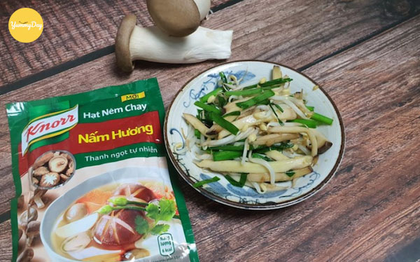 Thành phẩm nấm đùi gà xào giá hẹ