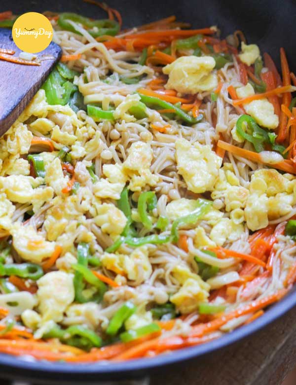 Nấm kim châm xào thập cẩm