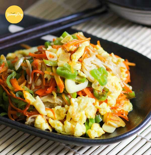 Thành phẩm làm nấm kim châm xào thập cẩm