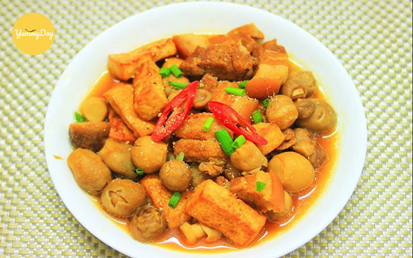 Món nấm rơm xào thịt ba chỉ