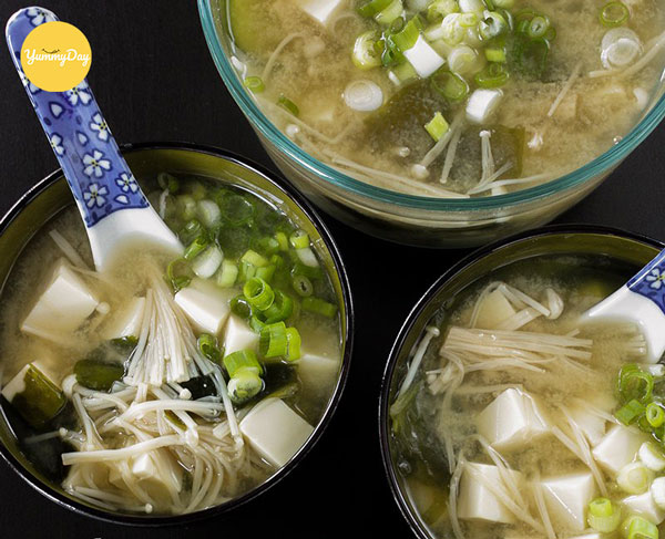 Canh nấm kim châm với đậu hũ
