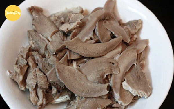 Lưỡi heo được sơ chế sạch sẽ