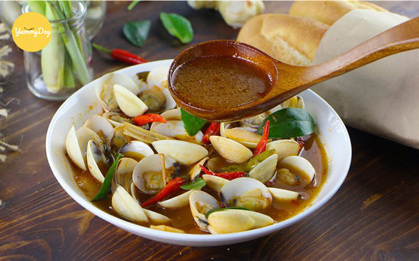 Vị chua cay hòa lẫn trong sự thanh ngọt của nghêu hấp Thái